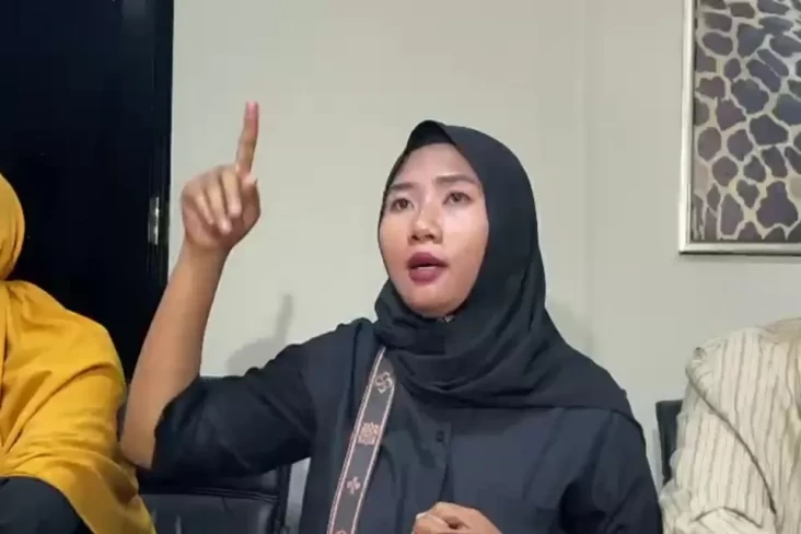 Bantah Pakai Baju Anak...