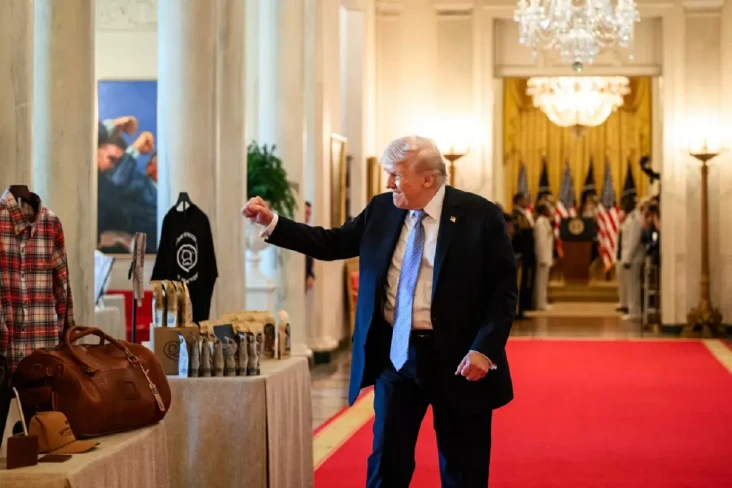 Trump: Iran Menertawakan...