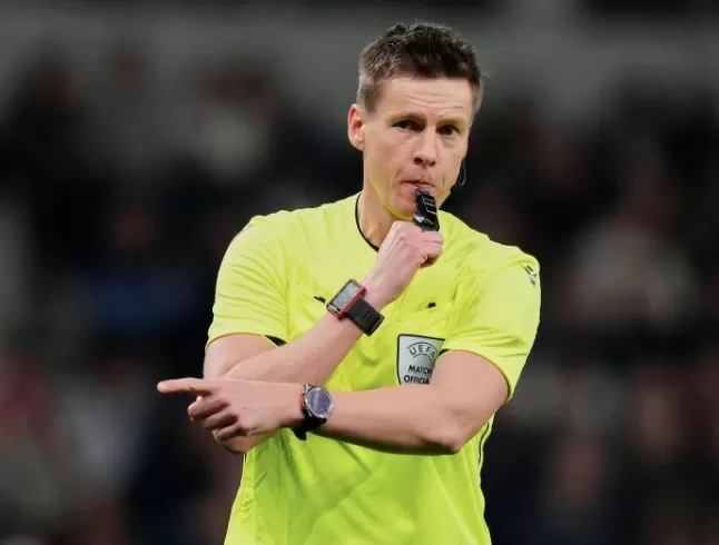 Wasit Jerman Daniel...