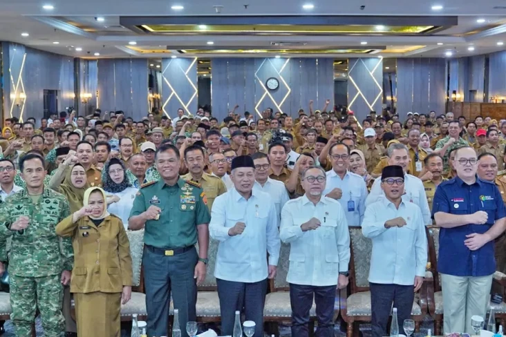 Hadiri Munas Papdesi,...