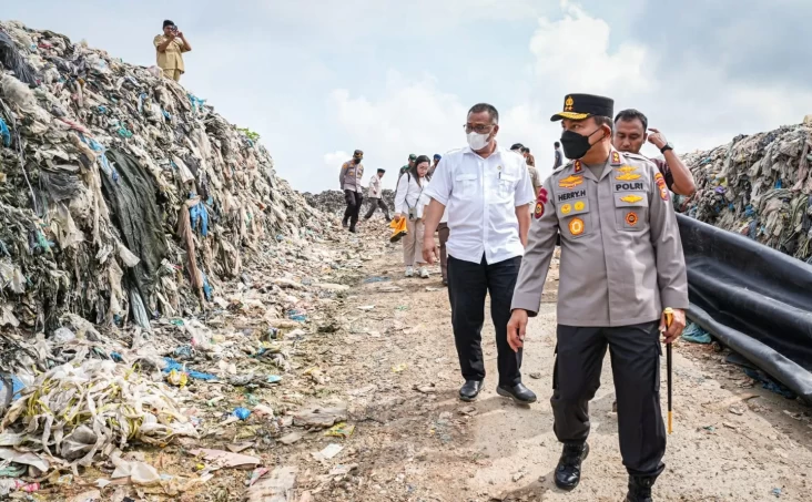 Menteri LH Jumhur Tegaskan...