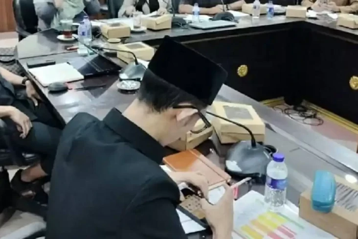 Gerindra Panggil Anggota...