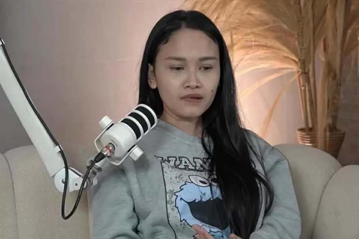 Karen Hartatum Menangis,...