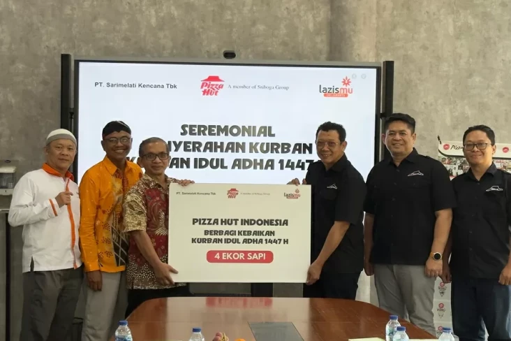 PHI Serahkan Empat Sapi...