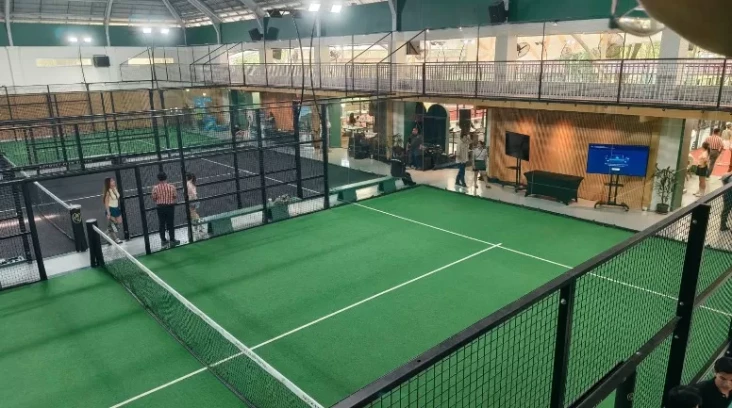 Olahraga Padel Naik...