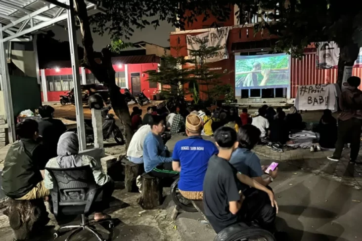 Nobar Film Pesta Babi...