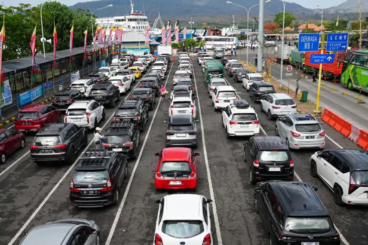 Trafik Ramai di Long...