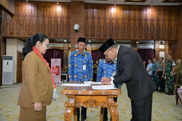 Wali Kota Agustina Resmi...