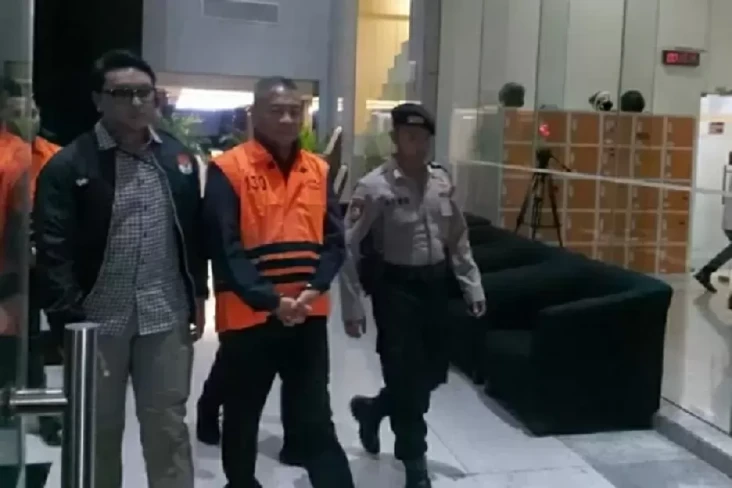 KPK Periksa 9 Saksi,...
