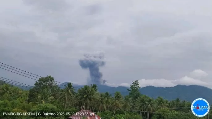 Gunung Dukono Erupsi...