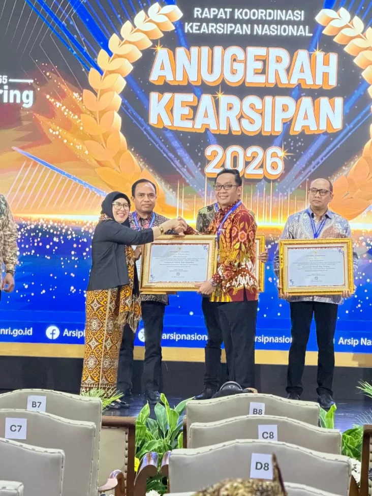 Wali Kota Agustina Bawa...