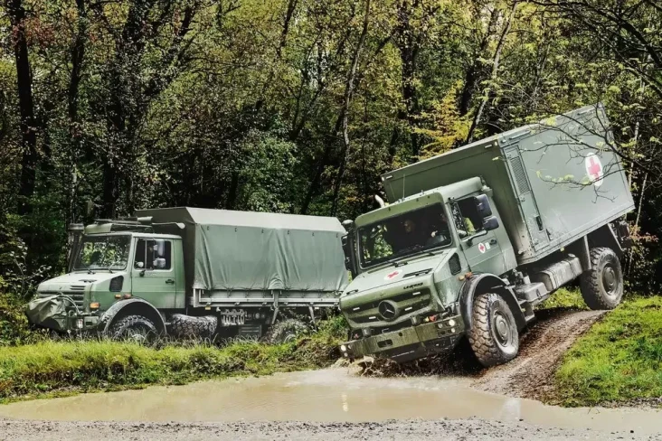 Perang Berkecamuk, Mercedes-Benz...