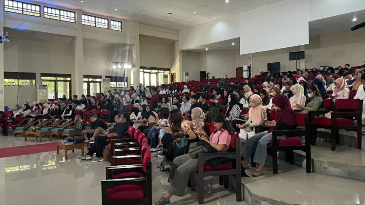 Mahasiswa UNS Antusias...