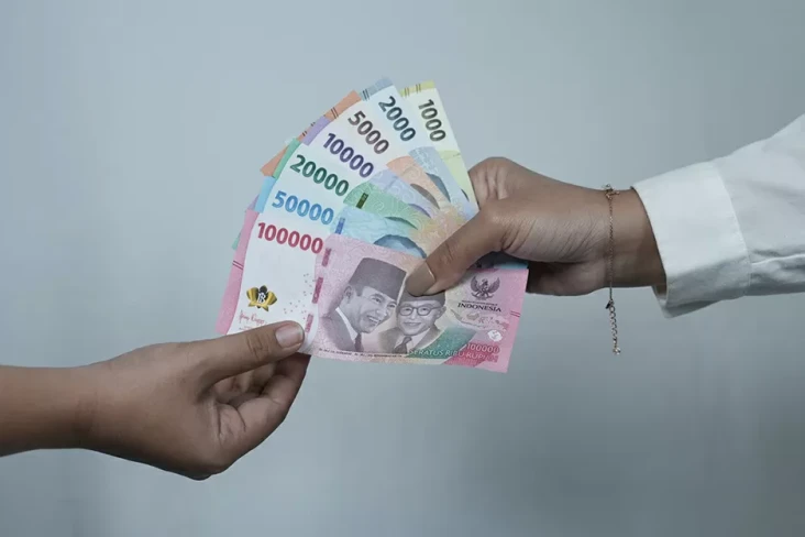 Pelemahan Rupiah Dinilai...