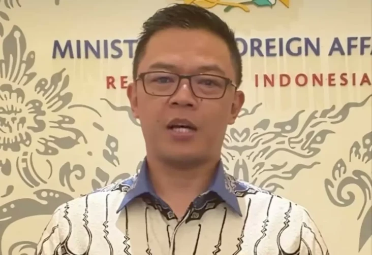 Menlu Sugiono Kecam...
