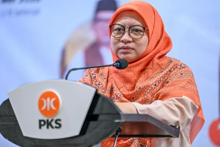 PKS Tekankan Peran Perempuan...