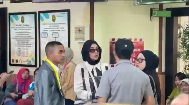 Clara Shinta Bongkar...