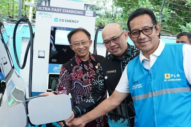 Resmikan SPKLU ke-5.000...