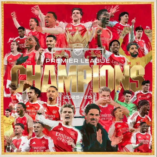 Arsenal Angkat Trofi...