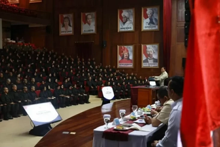 Presiden Prabowo Bekali...