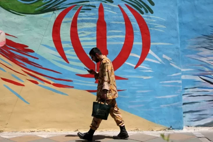 Iran Pulihkan Akses...