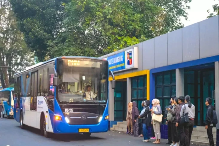 Perjalanan Komuter Capai...