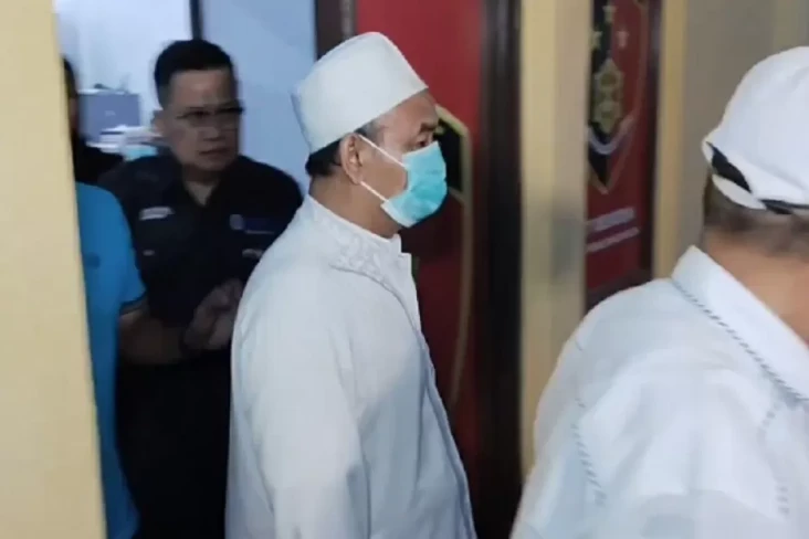 Pimpinan Padepokan Padang...
