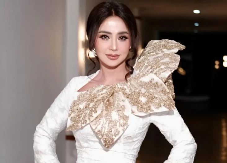 Dewi Perssik Kuliah...
