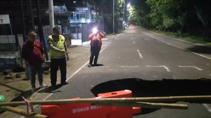 Jalan Ambles di Lenteng...