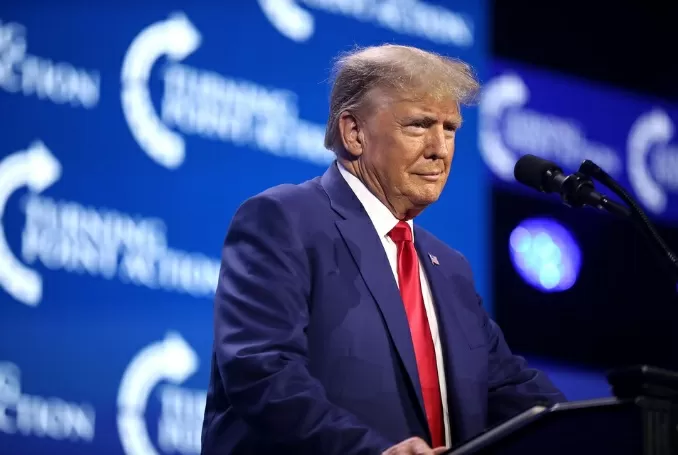 Trump Menuju Ruang Situasi...