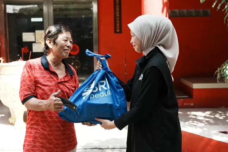 Menebar Kasih di Hari...