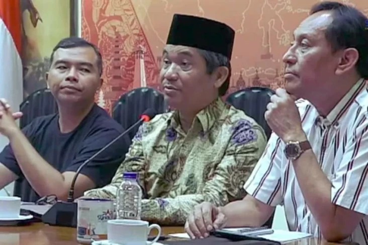 Ray Rangkuti Singgung...