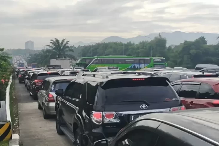 Macet Parah, Pengendara...