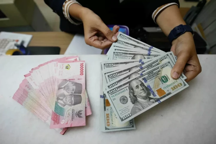 Rupiah Tembus Rp17.930...