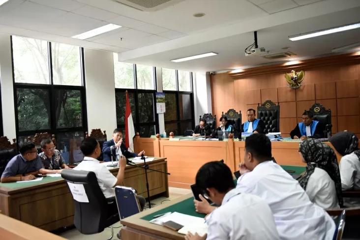 Sidang Gugatan PLK,...