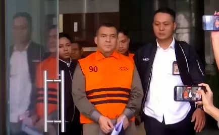 Silmy Karim Ditahan...