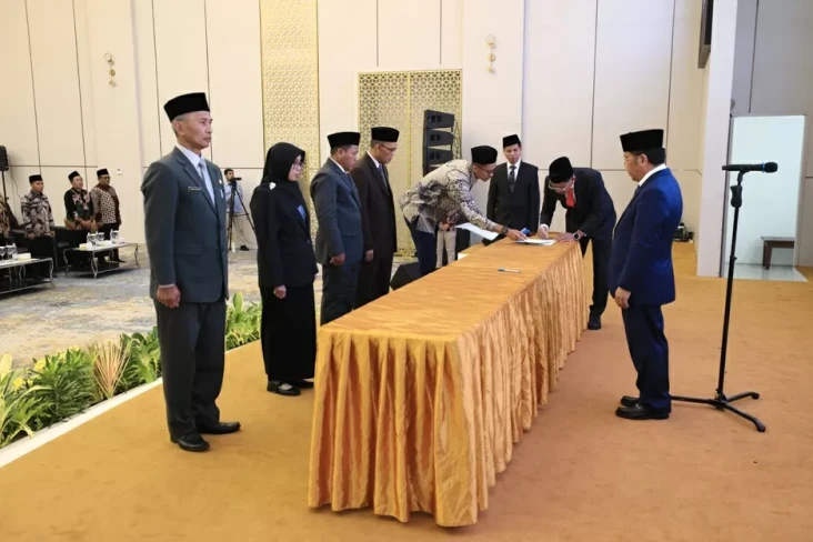 Pertama Dalam Sejarah,...