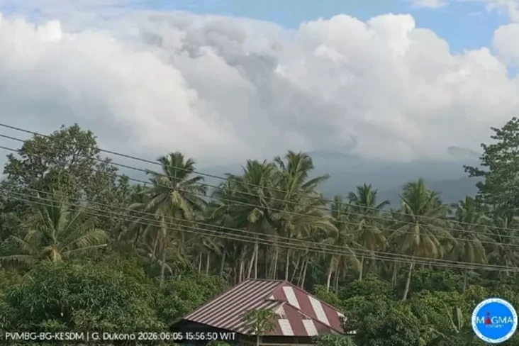 Gunung Dukono Erupsi...