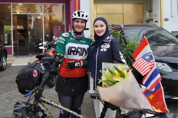 Dari Iran ke Indonesia,...