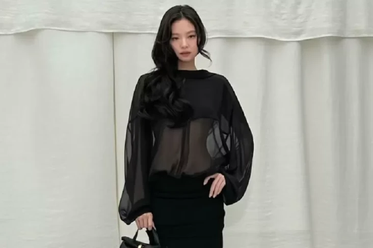 Jennie BLACKPINK Bawakan...