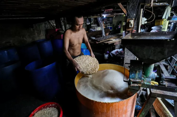 Rupiah Melemah, Perajin...