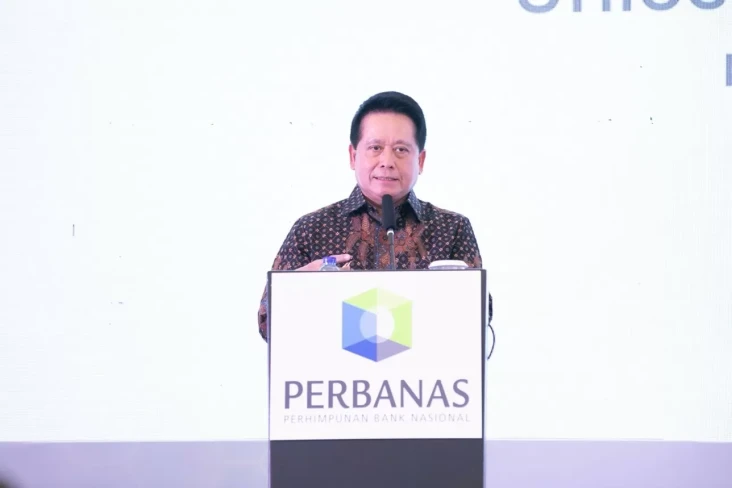 Fundamental Solid, Perbanas...