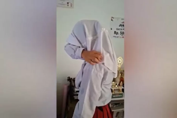 Nestapa Siswi SD di...