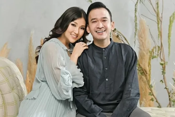 5 Artis Indonesia yang...