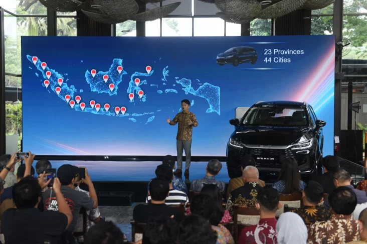 BYD M6 DM Diklaim Irit...