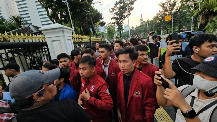 Temui Gibran, Mahasiswa...