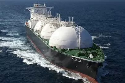 Kapal Tanker India Lintasi...