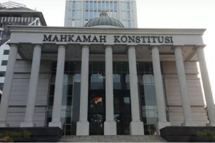 Mahkamah Konstitusi...