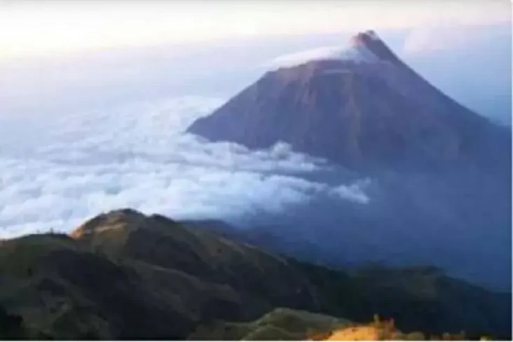 Viral Gunung Lawu Akan...