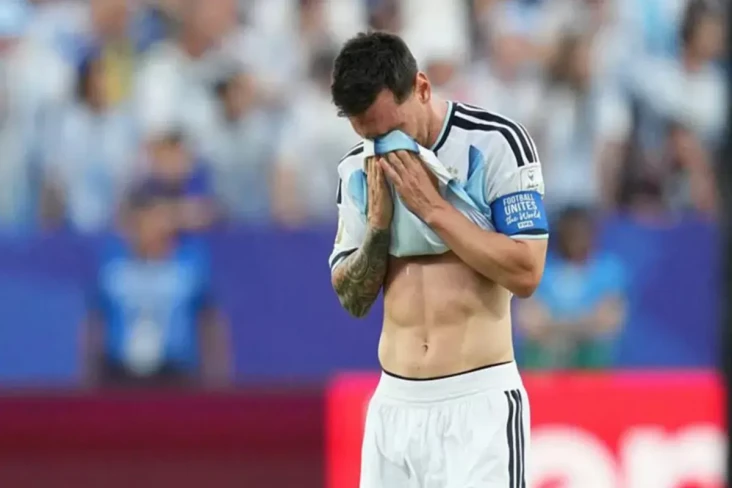 Salah Umumkan Ayah Messi...